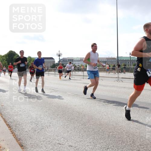 29.06.2025 - hella hamburg halbmarathon Lena Gebhardt http://msf.ph/oto/8414943 29.06.2025 10:05:01 Lombardsbrücke 11595, 17112, 17818, 1126, 1126, 1316, 1347, 1559, 1863, 2011, 2424, 2463, 2628, 2698, 3071, 3413, 3578, 4146, 4220, 4293, 4394, 4538, 4951, 5869, 6059, 6311, 6907, 6908, 7302, 7826, 8049, 8089, 8999, 9007, 9019, 9165, 10100, 10709, 10834, 11088, 11551, 11595, 12125, 12924, 13242, 13327, 13533, 13717, 14203, 15532, 16128, 16134, 16145, 16357, 16478, 16579, 16995, 17112, 17434, 17707, 17814, 17818, 18189, 18616, 18617, 19034 meine-sportfotos.de