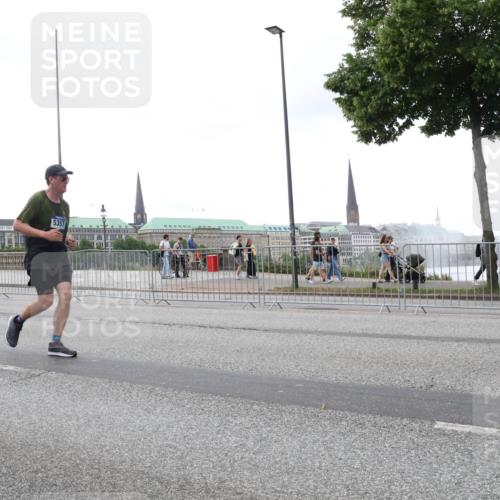 29.06.2025 - hella hamburg halbmarathon Lena Gebhardt http://msf.ph/oto/8414949 29.06.2025 10:51:29 Lombardsbrücke 5357, 1203, 1404, 1478, 1617, 1997, 2202, 2308, 2380, 2484, 2485, 2593, 2736, 2778, 3240, 3934, 3991, 4156, 4652, 4713, 4748, 4808, 4878, 4920, 5286, 5289, 5291, 5357, 5394, 5530, 5716, 5717, 6007, 6091, 6885, 6945, 6947, 6954, 6961, 7012, 7769, 7770, 7771, 7841, 7871, 7992, 8040, 8125, 8399, 8410, 8672, 9166, 9167, 9340, 9462, 9582, 9583, 9763, 10496, 10521, 10830, 11034, 11052, 11252, 11268, 11575, 11875 meine-sportfotos.de