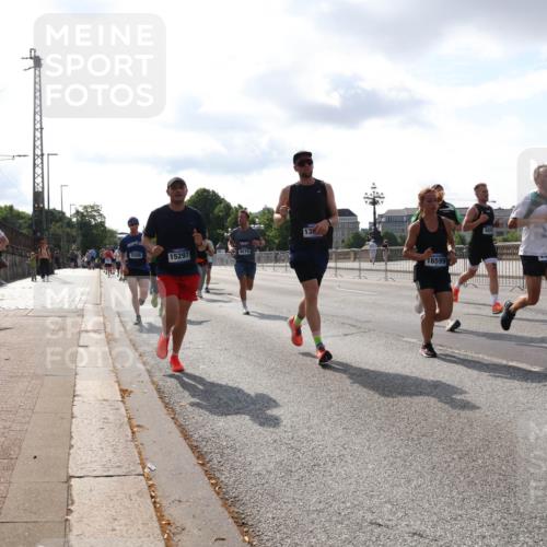 29.06.2025 - hella hamburg halbmarathon Lena Gebhardt http://msf.ph/oto/8414959 29.06.2025 09:50:48 Lombardsbrücke 138, 15420, 5506, 15297, 8574, 16599, 1209, 1358, 1441, 1677, 1688, 1697, 1700, 1882, 1962, 2546, 2568, 2675, 2719, 2826, 3056, 3626, 3947, 4205, 4229, 4380, 4398, 4893, 5026, 5087, 5472, 5506, 5508, 5745, 5752, 5791, 5803, 5916, 6080, 6429, 6458, 6529, 6639, 6649, 6686, 6687, 7026, 7110, 7116, 7284, 7635, 8091, 8122, 8450, 8574, 8958, 8966, 9017, 9116, 9365, 9380, 9833, 10064, 10193, 10218, 10469, 10783, 10922, 11281, 11284, 11305, 11379 meine-sportfotos.de