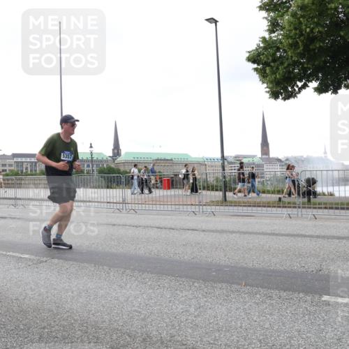 29.06.2025 - hella hamburg halbmarathon Lena Gebhardt http://msf.ph/oto/8414971 29.06.2025 10:51:29 Lombardsbrücke 11034, 5357, 1203, 1404, 1478, 1617, 1997, 2202, 2308, 2380, 2484, 2485, 2593, 2736, 2778, 3240, 3934, 3991, 4156, 4652, 4713, 4748, 4808, 4878, 4920, 5286, 5289, 5291, 5357, 5394, 5530, 5716, 5717, 6007, 6091, 6885, 6945, 6947, 6954, 6961, 7012, 7769, 7770, 7771, 7841, 7871, 7992, 8040, 8125, 8399, 8410, 8672, 9166, 9167, 9340, 9462, 9582, 9583, 9763, 10496, 10521, 10830, 11034, 11052, 11252, 11268, 11575, 11875 meine-sportfotos.de