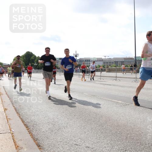 29.06.2025 - hella hamburg halbmarathon Lena Gebhardt http://msf.ph/oto/8414976 29.06.2025 10:05:01 Lombardsbrücke 17112, 17818, 3412, 1126, 1316, 1347, 1559, 1863, 2011, 2424, 2463, 2628, 2698, 3071, 3413, 3578, 4146, 4220, 4293, 4394, 4538, 4951, 5869, 6059, 6311, 6907, 6908, 7302, 7826, 8049, 8089, 8999, 9007, 9019, 9165, 10100, 10709, 10834, 11088, 11551, 11595, 12125, 12924, 13242, 13327, 13533, 13717, 14203, 15532, 16128, 16134, 16145, 16357, 16478, 16579, 16995, 17112, 17434, 17707, 17814, 17818, 18189, 18616, 18617, 19034 meine-sportfotos.de
