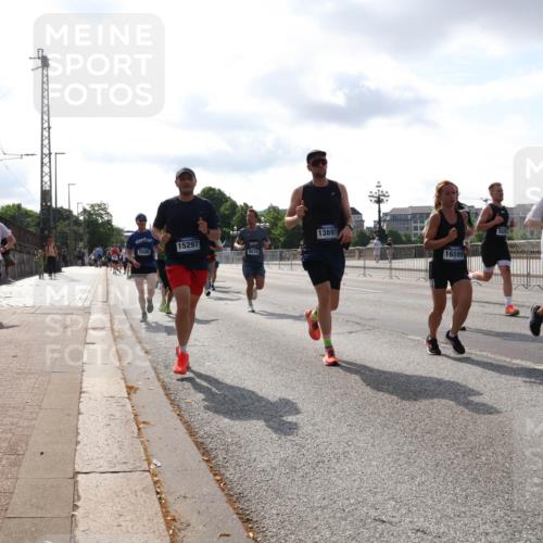 29.06.2025 - hella hamburg halbmarathon Lena Gebhardt http://msf.ph/oto/8414980 29.06.2025 09:50:48 Lombardsbrücke 13897, 15297, 5506, 8574, 16599, 1209, 1358, 1441, 1677, 1688, 1697, 1700, 1882, 1962, 2546, 2568, 2675, 2719, 2826, 3056, 3626, 3947, 4205, 4229, 4380, 4398, 4893, 5026, 5087, 5472, 5506, 5508, 5745, 5752, 5791, 5803, 5916, 6080, 6429, 6458, 6529, 6639, 6649, 6686, 6687, 7026, 7110, 7116, 7284, 7635, 8091, 8122, 8450, 8574, 8958, 8966, 9017, 9116, 9365, 9380, 9833, 10064, 10193, 10218, 10469, 10783, 10922, 11281, 11284, 11305, 11379 meine-sportfotos.de