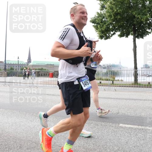 29.06.2025 - hella hamburg halbmarathon Lena Gebhardt http://msf.ph/oto/8414988 29.06.2025 10:26:08 Lombardsbrücke 5497, 1185, 1305, 1479, 1481, 3343, 3617, 3765, 4267, 4268, 4315, 4378, 4797, 5497, 6159, 6663, 7929, 8276, 8306, 8357, 8674, 8881, 8942, 10104, 10219, 11107, 11139, 11596, 11699, 11828, 11859, 12074, 12505, 12826, 12827, 12838, 12945, 12946, 14063, 14179, 14223, 14356, 14726, 14936, 16289, 16354, 16381, 16927, 17369, 17712, 19144 meine-sportfotos.de
