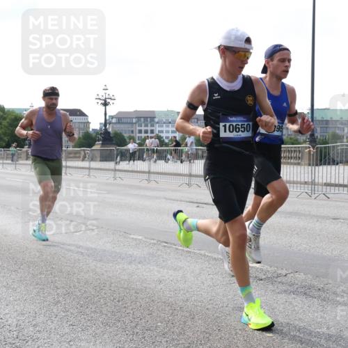 29.06.2025 - hella hamburg halbmarathon Lena Gebhardt http://msf.ph/oto/8415003 29.06.2025 09:40:07 Lombardsbrücke 10650, 195, 34, 35, 51, 52, 53, 54, 2144, 2659, 3720, 6380, 9255, 10650, 11342, 11678, 12678, 14717, 14933, 15495, 16120, 16245, 17402, 19075, 19108 meine-sportfotos.de