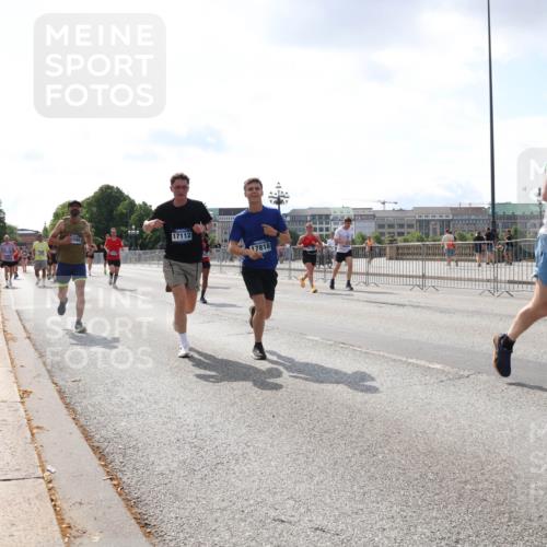 29.06.2025 - hella hamburg halbmarathon Lena Gebhardt http://msf.ph/oto/8415006 29.06.2025 10:05:01 Lombardsbrücke 17112, 17818, 3412, 1126, 1316, 1347, 1559, 1863, 2011, 2424, 2463, 2628, 2698, 3071, 3413, 3578, 4146, 4220, 4293, 4394, 4538, 4951, 5869, 6059, 6311, 6907, 6908, 7302, 7826, 8049, 8089, 8999, 9007, 9019, 9165, 10100, 10709, 10834, 11088, 11551, 11595, 12125, 12924, 13242, 13327, 13533, 13717, 14203, 15532, 16128, 16134, 16145, 16357, 16478, 16579, 16995, 17112, 17434, 17707, 17814, 17818, 18189, 18616, 18617, 19034 meine-sportfotos.de