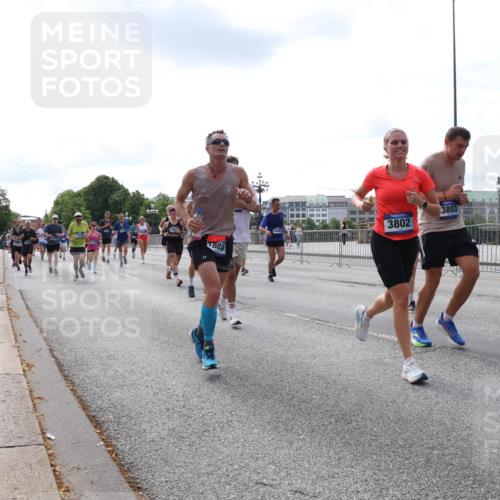 29.06.2025 - hella hamburg halbmarathon Lena Gebhardt http://msf.ph/oto/8415011 29.06.2025 10:17:30 Lombardsbrücke 176, 803, 3802, 3803, 1015, 1083, 1137, 1204, 1274, 1298, 1348, 1356, 1458, 1477, 1749, 1795, 2094, 2259, 2305, 2548, 2860, 2908, 3210, 3292, 3464, 3466, 3622, 3802, 3803, 4194, 4218, 4852, 5002, 5023, 5390, 5929, 5930, 5995, 6126, 6128, 6254, 6336, 6352, 6520, 6522, 6786, 7011, 7258, 7291, 7410, 7413, 7445, 7566, 7647, 7844, 7945, 8144, 8210, 8253, 8309, 8351, 8433, 8558, 8895, 8983, 9152, 9259, 9400, 9848 meine-sportfotos.de