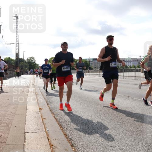29.06.2025 - hella hamburg halbmarathon Lena Gebhardt http://msf.ph/oto/8415024 29.06.2025 09:50:49 Lombardsbrücke 15420, 5506, 15297, 8574, 13897, 16599, 1209, 1256, 1358, 1441, 1677, 1688, 1697, 1700, 1882, 1962, 2546, 2568, 2579, 2675, 2719, 2826, 3056, 3626, 3947, 4205, 4229, 4380, 4398, 4893, 5026, 5087, 5387, 5472, 5506, 5508, 5745, 5752, 5791, 5803, 5916, 6080, 6429, 6458, 6529, 6639, 6649, 6686, 6687, 7026, 7110, 7116, 7284, 7635, 8091, 8122, 8450, 8574, 8958, 8966, 9017, 9116, 9365, 9380, 9833, 10064, 10193, 10218, 10415, 10469, 10783, 10922, 11281, 11284, 11305, 11379 meine-sportfotos.de