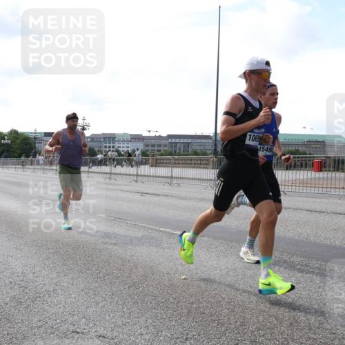 29.06.2025 - hella hamburg halbmarathon Lena Gebhardt http://msf.ph/oto/8415026 29.06.2025 09:40:08 Lombardsbrücke 1065, 15495, 34, 35, 51, 52, 53, 54, 2144, 2659, 3720, 6380, 6530, 9255, 10650, 11342, 11678, 12678, 14717, 14933, 15495, 16120, 16245, 17402, 19075, 19108 meine-sportfotos.de