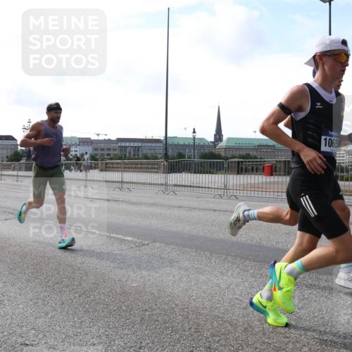 29.06.2025 - hella hamburg halbmarathon Lena Gebhardt http://msf.ph/oto/8415047 29.06.2025 09:40:08 Lombardsbrücke 1065, 34, 35, 51, 52, 53, 54, 2144, 2659, 3720, 6380, 6530, 9255, 10650, 11342, 11678, 12678, 14717, 14933, 15495, 16120, 16245, 17402, 19075, 19108 meine-sportfotos.de