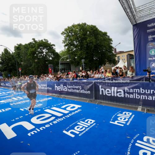 29.06.2025 - hella hamburg halbmarathon Zöllner http://msf.ph/oto/8415065 29.06.2025 10:25:58 Ziel 9767, 10468, 17258, 18692 meine-sportfotos.de