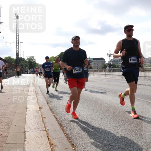 29.06.2025 - hella hamburg halbmarathon Lena Gebhardt http://msf.ph/oto/8415069 29.06.2025 09:50:49 Lombardsbrücke 15420, 5506, 15297, 574, 13897, 7110, 16599, 1209, 1256, 1358, 1441, 1677, 1688, 1697, 1700, 1882, 1962, 2546, 2568, 2579, 2675, 2719, 2826, 3056, 3626, 3947, 4205, 4229, 4380, 4398, 4893, 5026, 5087, 5387, 5472, 5506, 5508, 5745, 5752, 5791, 5803, 5916, 6080, 6429, 6458, 6529, 6639, 6649, 6686, 6687, 7026, 7110, 7116, 7284, 7635, 8091, 8122, 8450, 8574, 8958, 8966, 9017, 9116, 9365, 9380, 9833, 10064, 10193, 10218, 10415, 10469, 10783, 10922, 11281, 11284, 11305, 11379 meine-sportfotos.de