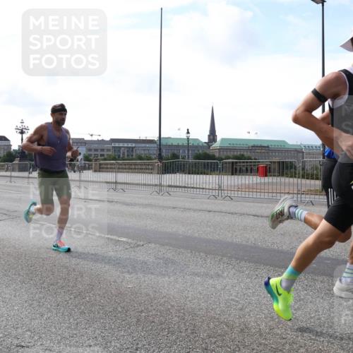 29.06.2025 - hella hamburg halbmarathon Lena Gebhardt http://msf.ph/oto/8415071 29.06.2025 09:40:08 Lombardsbrücke 1065, 34, 35, 51, 52, 53, 54, 2144, 2659, 3720, 6380, 6530, 9255, 10650, 11342, 11678, 12678, 14717, 14933, 15495, 16120, 16245, 17402, 19075, 19108 meine-sportfotos.de