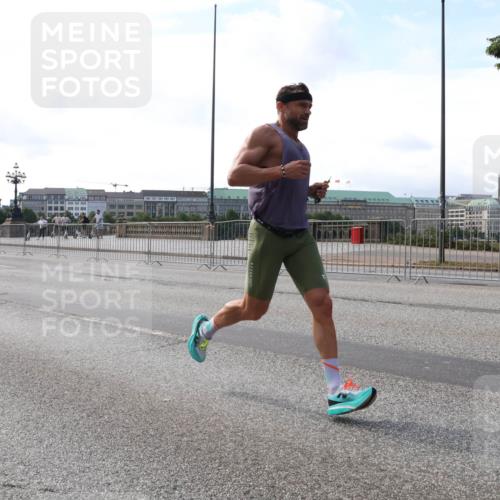 29.06.2025 - hella hamburg halbmarathon Lena Gebhardt http://msf.ph/oto/8415095 29.06.2025 09:40:09 Lombardsbrücke 34, 35, 51, 52, 53, 54, 2144, 2659, 3720, 6380, 6530, 9255, 9447, 10650, 11678, 12678, 14717, 14933, 15495, 16120, 16245, 16988, 17402, 19075 meine-sportfotos.de