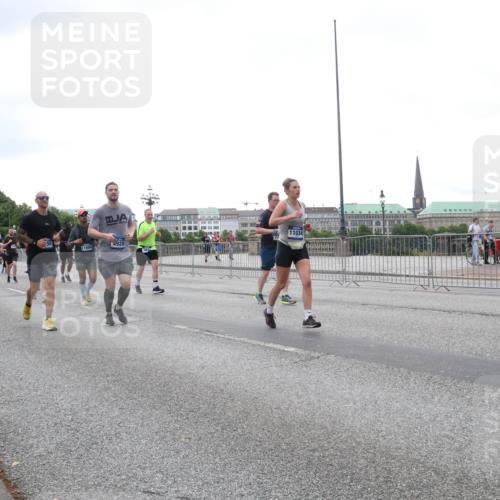 29.06.2025 - hella hamburg halbmarathon Lena Gebhardt http://msf.ph/oto/8415111 29.06.2025 10:51:30 Lombardsbrücke 11034, 4920, 4713, 9763, 1203, 1404, 1478, 1617, 1997, 2202, 2308, 2380, 2484, 2485, 2593, 2736, 2778, 3240, 3934, 3991, 4156, 4652, 4713, 4748, 4808, 4878, 4920, 5286, 5289, 5291, 5357, 5394, 5530, 5534, 5716, 5717, 6007, 6091, 6885, 6945, 6947, 6954, 6961, 7012, 7769, 7770, 7771, 7841, 7871, 7992, 8040, 8125, 8399, 8410, 8672, 9166, 9167, 9340, 9462, 9582, 9583, 9763, 10496, 10521, 10693, 10830, 11034, 11052, 11252, 11268, 11575, 11875 meine-sportfotos.de