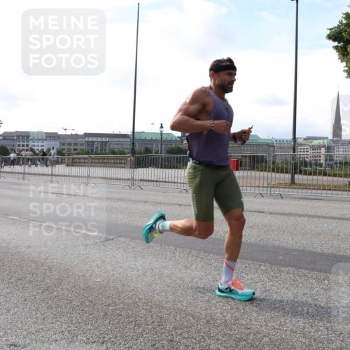 29.06.2025 - hella hamburg halbmarathon Lena Gebhardt http://msf.ph/oto/8415119 29.06.2025 09:40:09 Lombardsbrücke 34, 35, 51, 52, 53, 54, 2144, 2659, 3720, 6380, 6530, 9255, 9447, 10650, 11678, 12678, 14717, 14933, 15495, 16120, 16245, 16988, 17402, 19075 meine-sportfotos.de