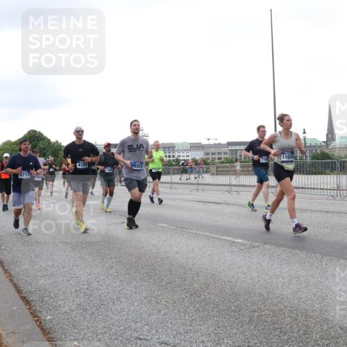 29.06.2025 - hella hamburg halbmarathon Lena Gebhardt http://msf.ph/oto/8415134 29.06.2025 10:51:30 Lombardsbrücke 4713, 9761, 4156, 4920, 11609, 16, 7769, 11034, 1203, 1404, 1478, 1617, 1997, 2202, 2308, 2380, 2484, 2485, 2593, 2736, 2778, 3240, 3934, 3991, 4156, 4652, 4713, 4748, 4808, 4878, 4920, 5286, 5289, 5291, 5357, 5394, 5530, 5534, 5716, 5717, 6007, 6091, 6885, 6945, 6947, 6954, 6961, 7012, 7769, 7770, 7771, 7841, 7871, 7992, 8040, 8125, 8399, 8410, 8672, 9166, 9167, 9340, 9462, 9582, 9583, 9763, 10496, 10521, 10693, 10830, 11034, 11052, 11252, 11268, 11575, 11875 meine-sportfotos.de