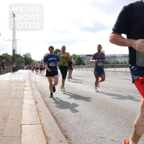 29.06.2025 - hella hamburg halbmarathon Lena Gebhardt http://msf.ph/oto/8415136 29.06.2025 09:50:50 Lombardsbrücke 15420, 5506, 8574, 15297, 1209, 1256, 1358, 1441, 1677, 1688, 1697, 1700, 1882, 1962, 2546, 2568, 2579, 2675, 2719, 2826, 3056, 3626, 3947, 4205, 4229, 4380, 4398, 4893, 5026, 5087, 5387, 5472, 5506, 5508, 5745, 5752, 5916, 6080, 6429, 6458, 6529, 6639, 6649, 6686, 6687, 7026, 7110, 7116, 7284, 7635, 8091, 8122, 8450, 8574, 8958, 8966, 9017, 9116, 9365, 9380, 9833, 10064, 10193, 10218, 10415, 10469, 10783, 10922, 11281, 11284, 11305, 11379 meine-sportfotos.de
