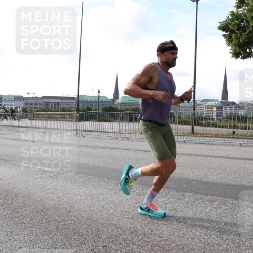 29.06.2025 - hella hamburg halbmarathon Lena Gebhardt http://msf.ph/oto/8415141 29.06.2025 09:40:09 Lombardsbrücke 34, 35, 51, 52, 53, 54, 2144, 2659, 3720, 6380, 6530, 9255, 9447, 10650, 11678, 12678, 14717, 14933, 15495, 16120, 16245, 16988, 17402, 19075 meine-sportfotos.de