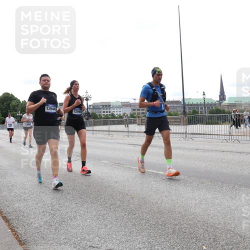 29.06.2025 - hella hamburg halbmarathon Lena Gebhardt http://msf.ph/oto/8415144 29.06.2025 10:26:09 Lombardsbrücke 12946, 19144, 12945, 1300, 1305, 1479, 1481, 3617, 3765, 4267, 4268, 4315, 4378, 4797, 5497, 6159, 6663, 7929, 8276, 8306, 8357, 8674, 8881, 8942, 10104, 10219, 11107, 11139, 11596, 11699, 11828, 11859, 12074, 12505, 12826, 12827, 12838, 12945, 12946, 14063, 14179, 14223, 14356, 14726, 16289, 16354, 16381, 16927, 17369, 17712, 19144 meine-sportfotos.de