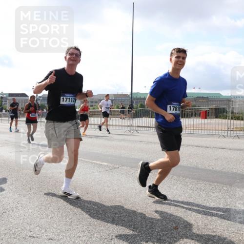 29.06.2025 - hella hamburg halbmarathon Lena Gebhardt http://msf.ph/oto/8415153 29.06.2025 10:05:02 Lombardsbrücke 17112, 115, 17818, 1126, 1316, 1347, 1559, 1863, 2011, 2424, 2463, 2628, 2698, 3071, 3413, 3578, 4146, 4220, 4293, 4394, 4538, 4951, 5869, 6059, 6311, 6907, 6908, 7302, 7826, 8049, 8089, 8999, 9007, 9019, 9075, 9165, 10100, 10709, 10834, 11088, 11551, 11595, 12125, 12924, 13242, 13327, 13533, 13717, 14203, 15532, 16134, 16357, 16478, 16579, 16847, 16995, 17112, 17434, 17707, 17814, 17818, 18189, 18616, 18617, 19034 meine-sportfotos.de