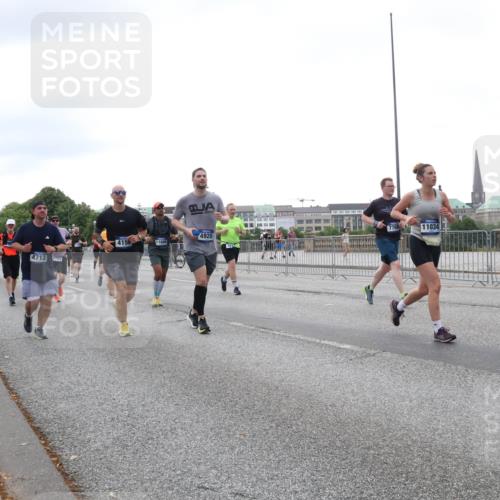 29.06.2025 - hella hamburg halbmarathon Lena Gebhardt http://msf.ph/oto/8415156 29.06.2025 10:51:30 Lombardsbrücke 4713, 763, 11034, 1203, 1404, 1478, 1617, 1997, 2202, 2308, 2380, 2484, 2485, 2593, 2736, 2778, 3240, 3934, 3991, 4156, 4652, 4713, 4748, 4808, 4878, 4920, 5286, 5289, 5291, 5357, 5394, 5530, 5534, 5716, 5717, 6007, 6091, 6885, 6945, 6947, 6954, 6961, 7012, 7769, 7770, 7771, 7841, 7871, 7992, 8040, 8125, 8399, 8410, 8672, 9166, 9167, 9340, 9462, 9582, 9583, 9763, 10496, 10521, 10693, 10830, 11034, 11052, 11252, 11268, 11575, 11875 meine-sportfotos.de