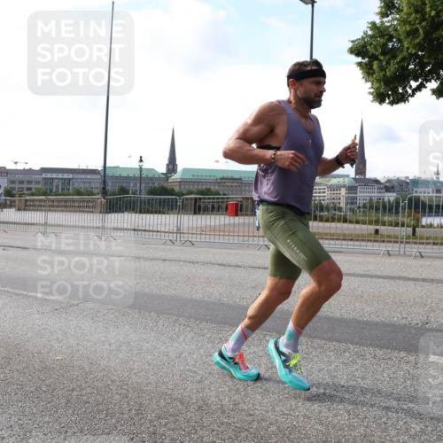 29.06.2025 - hella hamburg halbmarathon Lena Gebhardt http://msf.ph/oto/8415164 29.06.2025 09:40:09 Lombardsbrücke 34, 35, 51, 52, 53, 54, 2144, 2659, 3720, 6380, 6530, 9255, 9447, 10650, 11678, 12678, 14717, 14933, 15495, 16120, 16245, 16988, 17402, 19075 meine-sportfotos.de
