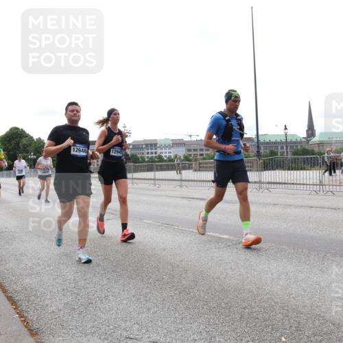 29.06.2025 - hella hamburg halbmarathon Lena Gebhardt http://msf.ph/oto/8415168 29.06.2025 10:26:09 Lombardsbrücke 12946, 12945, 19144, 1300, 1305, 1479, 1481, 3617, 3765, 4267, 4268, 4315, 4378, 4797, 5497, 6159, 6663, 7929, 8276, 8306, 8357, 8674, 8881, 8942, 10104, 10219, 11107, 11139, 11596, 11699, 11828, 11859, 12074, 12505, 12826, 12827, 12838, 12945, 12946, 14063, 14179, 14223, 14356, 14726, 16289, 16354, 16381, 16927, 17369, 17712, 19144 meine-sportfotos.de