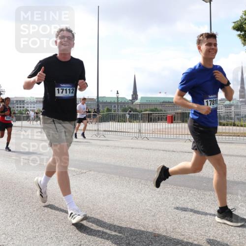 29.06.2025 - hella hamburg halbmarathon Lena Gebhardt http://msf.ph/oto/8415182 29.06.2025 10:05:02 Lombardsbrücke 17112, 17818, 1126, 1316, 1347, 1559, 1863, 2011, 2424, 2463, 2628, 2698, 3071, 3413, 3578, 4146, 4220, 4293, 4394, 4538, 4951, 5869, 6059, 6311, 6907, 6908, 7302, 7826, 8049, 8089, 8999, 9007, 9019, 9075, 9165, 10100, 10709, 10834, 11088, 11551, 11595, 12125, 12924, 13242, 13327, 13533, 13717, 14203, 15532, 16134, 16357, 16478, 16579, 16847, 16995, 17112, 17434, 17707, 17814, 17818, 18189, 18616, 18617, 19034 meine-sportfotos.de