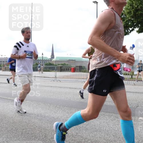 29.06.2025 - hella hamburg halbmarathon Lena Gebhardt http://msf.ph/oto/8415195 29.06.2025 10:17:31 Lombardsbrücke 176, 7011, 18469, 2433, 8, 1015, 1083, 1137, 1204, 1274, 1298, 1348, 1356, 1458, 1477, 1749, 1795, 2094, 2259, 2305, 2548, 2860, 2908, 3210, 3292, 3464, 3466, 3802, 3803, 4194, 4218, 4852, 5002, 5023, 5390, 5611, 5733, 5929, 5930, 5995, 6126, 6128, 6254, 6336, 6352, 6520, 6522, 6786, 7011, 7258, 7291, 7410, 7413, 7445, 7566, 7647, 7844, 7945, 8144, 8210, 8253, 8309, 8351, 8433, 8558, 8895, 8983, 9152, 9259, 9400, 9798, 9848 meine-sportfotos.de