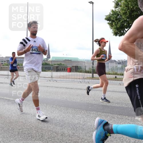 29.06.2025 - hella hamburg halbmarathon Lena Gebhardt http://msf.ph/oto/8415237 29.06.2025 10:17:31 Lombardsbrücke 762, 15465, 7011, 18469, 8435, 060, 1015, 1083, 1137, 1204, 1274, 1298, 1348, 1356, 1458, 1477, 1749, 1795, 2094, 2259, 2305, 2548, 2860, 2908, 3210, 3292, 3464, 3466, 3802, 3803, 4194, 4218, 4852, 5002, 5023, 5390, 5611, 5733, 5929, 5930, 5995, 6126, 6128, 6254, 6336, 6352, 6520, 6522, 6786, 7011, 7258, 7291, 7410, 7413, 7445, 7566, 7647, 7844, 7945, 8144, 8210, 8253, 8309, 8351, 8433, 8558, 8895, 8983, 9152, 9259, 9400, 9798, 9848 meine-sportfotos.de