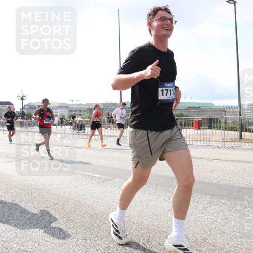 29.06.2025 - hella hamburg halbmarathon Lena Gebhardt http://msf.ph/oto/8415238 29.06.2025 10:05:03 Lombardsbrücke 2424, 11595, 8089, 1711, 1126, 1316, 1347, 1559, 1863, 2424, 2463, 2628, 2698, 3071, 3413, 3578, 4146, 4220, 4293, 4394, 4538, 4951, 5869, 6059, 6311, 6907, 6908, 7302, 7826, 8049, 8089, 8999, 9007, 9019, 9075, 9165, 9559, 10100, 10709, 10834, 11088, 11551, 11595, 12125, 12924, 13221, 13242, 13327, 13533, 13717, 14203, 15532, 16134, 16357, 16478, 16579, 16847, 16995, 17112, 17434, 17707, 17814, 17818, 18189, 18616, 18617, 19034 meine-sportfotos.de