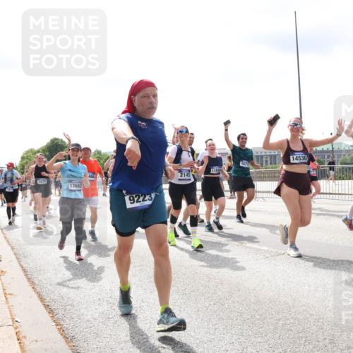 29.06.2025 - hella hamburg halbmarathon Lena Gebhardt http://msf.ph/oto/8415246 29.06.2025 10:42:14 Lombardsbrücke 71617, 3276, 12682, 486, 9223, 14530, 5671, 11840, 2145, 432, 13715, 1039, 1150, 1360, 1624, 1648, 1712, 1752, 1929, 1957, 2069, 2134, 2145, 2523, 2974, 3276, 3326, 3459, 3460, 3568, 3605, 4329, 4353, 4735, 4736, 4885, 4891, 4892, 5403, 5419, 5432, 5671, 5810, 6136, 6137, 6153, 6320, 6430, 6436, 6618, 6828, 6837, 6846, 6917, 7040, 7260, 7357, 7477, 7557, 7666, 7955, 8014, 8300, 8301, 8443, 8459, 8525, 8526, 8712, 8816, 8908, 9008, 9223, 9370, 9467, 9980, 10027, 10532, 10623 meine-sportfotos.de