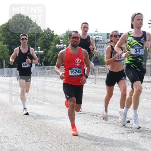 29.06.2025 - hella hamburg halbmarathon Lena Gebhardt http://msf.ph/oto/8415256 29.06.2025 09:40:14 Lombardsbrücke 9447, 16988, 12678, 16245, 34, 34, 35, 52, 53, 54, 2144, 2659, 3720, 6380, 6530, 9255, 9447, 10650, 11678, 12678, 14302, 14717, 14933, 15495, 16068, 16120, 16245, 16988, 17402, 19075 meine-sportfotos.de