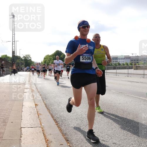 29.06.2025 - hella hamburg halbmarathon Lena Gebhardt http://msf.ph/oto/8415274 29.06.2025 09:50:51 Lombardsbrücke 15420, 5506, 8574, 1209, 1256, 1358, 1441, 1677, 1688, 1697, 1700, 1882, 1962, 2546, 2579, 2675, 2719, 2826, 3056, 3626, 3947, 4205, 4229, 4380, 4398, 4888, 4893, 5026, 5087, 5275, 5387, 5472, 5506, 5508, 5745, 5752, 5916, 6080, 6429, 6458, 6529, 6639, 6649, 6686, 6687, 7026, 7110, 7116, 7284, 7635, 8091, 8122, 8450, 8574, 8958, 8966, 9017, 9116, 9365, 9380, 9833, 10064, 10193, 10218, 10415, 10469, 10783, 10922, 11281, 11284, 11305, 11379 meine-sportfotos.de