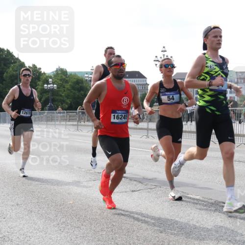 29.06.2025 - hella hamburg halbmarathon Lena Gebhardt http://msf.ph/oto/8415281 29.06.2025 09:40:14 Lombardsbrücke 9447, 12678, 16245, 54, 34, 35, 52, 53, 54, 2144, 2659, 3720, 6380, 6530, 9255, 9447, 10650, 11678, 12678, 14302, 14717, 14933, 15495, 16068, 16120, 16245, 16988, 17402, 19075 meine-sportfotos.de