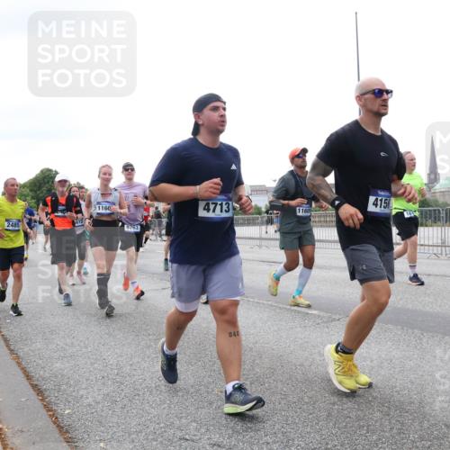 29.06.2025 - hella hamburg halbmarathon Lena Gebhardt http://msf.ph/oto/8415296 29.06.2025 10:51:32 Lombardsbrücke 2485, 1160, 9763, 4713, 415, 161, 040, 1203, 1404, 1478, 1617, 1997, 2202, 2308, 2380, 2484, 2485, 2593, 2736, 2778, 3240, 3934, 3991, 4156, 4652, 4713, 4748, 4808, 4878, 4920, 5291, 5357, 5394, 5530, 5534, 5716, 5717, 6007, 6091, 6604, 6885, 6945, 6947, 6954, 6961, 7012, 7769, 7770, 7771, 7841, 7871, 7992, 8040, 8125, 8399, 8410, 8672, 9166, 9167, 9340, 9462, 9582, 9583, 9763, 10496, 10521, 10693, 10830, 11034, 11252, 11268, 11575, 11875, 12065 meine-sportfotos.de