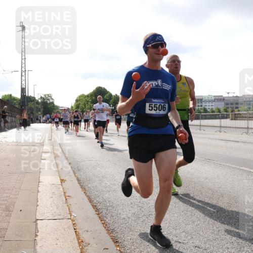 29.06.2025 - hella hamburg halbmarathon Lena Gebhardt http://msf.ph/oto/8415299 29.06.2025 09:50:51 Lombardsbrücke 15420, 5506, 1209, 1256, 1358, 1441, 1677, 1688, 1697, 1700, 1882, 1962, 2546, 2579, 2675, 2719, 2826, 3056, 3626, 3947, 4205, 4229, 4380, 4398, 4888, 4893, 5026, 5087, 5275, 5387, 5472, 5506, 5508, 5745, 5752, 5916, 6080, 6429, 6458, 6529, 6639, 6649, 6686, 6687, 7026, 7110, 7116, 7284, 7635, 8091, 8122, 8450, 8574, 8958, 8966, 9017, 9116, 9365, 9380, 9833, 10064, 10193, 10218, 10415, 10469, 10783, 10922, 11281, 11284, 11305, 11379 meine-sportfotos.de