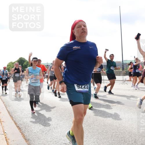 29.06.2025 - hella hamburg halbmarathon Lena Gebhardt http://msf.ph/oto/8415301 29.06.2025 10:42:14 Lombardsbrücke 11617, 3276, 12682, 9223, 1840, 5671, 14530, 1039, 1150, 1360, 1624, 1648, 1712, 1752, 1929, 1957, 2069, 2134, 2145, 2523, 2974, 3276, 3326, 3459, 3460, 3568, 3605, 4329, 4353, 4735, 4736, 4885, 4891, 4892, 5403, 5419, 5432, 5671, 5810, 6136, 6137, 6153, 6320, 6430, 6436, 6618, 6828, 6837, 6846, 6917, 7040, 7260, 7357, 7477, 7557, 7666, 7955, 8014, 8300, 8301, 8443, 8459, 8525, 8526, 8712, 8816, 8908, 9008, 9223, 9370, 9467, 9980, 10027, 10532, 10623 meine-sportfotos.de