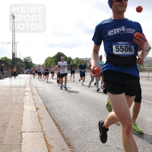 29.06.2025 - hella hamburg halbmarathon Lena Gebhardt http://msf.ph/oto/8415319 29.06.2025 09:50:51 Lombardsbrücke 15420, 15556, 5506, 1209, 1256, 1358, 1441, 1677, 1688, 1697, 1700, 1882, 1962, 2546, 2579, 2675, 2719, 2826, 3056, 3626, 3947, 4205, 4229, 4380, 4398, 4888, 4893, 5026, 5087, 5275, 5387, 5472, 5506, 5508, 5745, 5752, 5916, 6080, 6429, 6458, 6529, 6639, 6649, 6686, 6687, 7026, 7110, 7116, 7284, 7635, 8091, 8122, 8450, 8574, 8958, 8966, 9017, 9116, 9365, 9380, 9833, 10064, 10193, 10218, 10415, 10469, 10783, 10922, 11281, 11284, 11305, 11379 meine-sportfotos.de