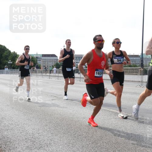 29.06.2025 - hella hamburg halbmarathon Lena Gebhardt http://msf.ph/oto/8415327 29.06.2025 09:40:15 Lombardsbrücke 12678, 6530, 1624, 54, 34, 34, 35, 52, 53, 54, 2144, 2659, 3720, 6380, 6530, 9255, 9447, 10650, 11678, 12678, 14302, 14717, 14933, 15495, 16068, 16120, 16245, 16988, 17402, 19075 meine-sportfotos.de
