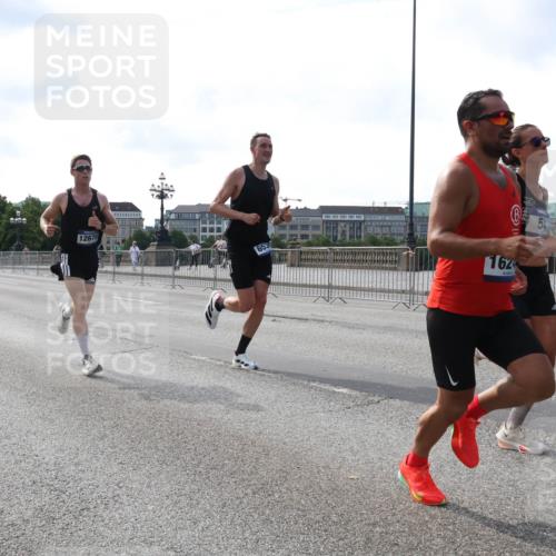 29.06.2025 - hella hamburg halbmarathon Lena Gebhardt http://msf.ph/oto/8415373 29.06.2025 09:40:15 Lombardsbrücke 12678, 9447, 653, 162, 34, 35, 52, 53, 54, 2144, 2659, 3720, 6380, 6530, 9255, 9447, 10650, 11678, 12678, 14302, 14717, 14933, 15495, 16068, 16120, 16245, 16988, 17402, 19075 meine-sportfotos.de