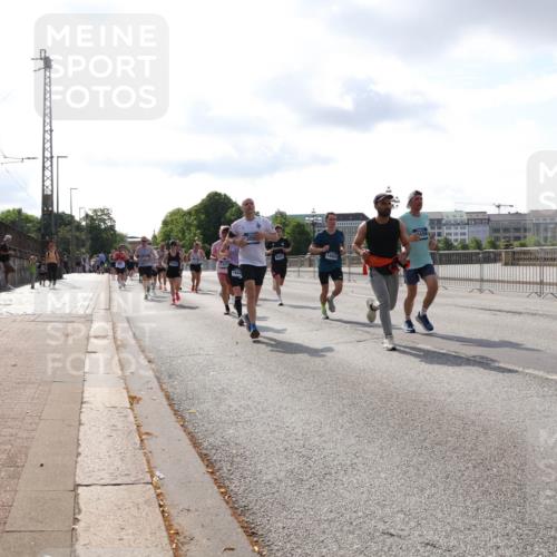 29.06.2025 - hella hamburg halbmarathon Lena Gebhardt http://msf.ph/oto/8415391 29.06.2025 09:50:51 Lombardsbrücke 5420, 305, 5556, 1209, 1256, 1358, 1441, 1677, 1688, 1697, 1700, 1882, 1962, 2546, 2579, 2675, 2719, 2826, 3056, 3626, 3947, 4205, 4229, 4380, 4398, 4888, 4893, 5026, 5087, 5275, 5387, 5472, 5506, 5508, 5745, 5752, 5916, 6080, 6429, 6458, 6529, 6639, 6649, 6686, 6687, 7026, 7110, 7116, 7284, 7635, 8091, 8122, 8450, 8574, 8958, 8966, 9017, 9116, 9365, 9380, 9833, 10064, 10193, 10218, 10415, 10469, 10783, 10922, 11281, 11284, 11305, 11379 meine-sportfotos.de
