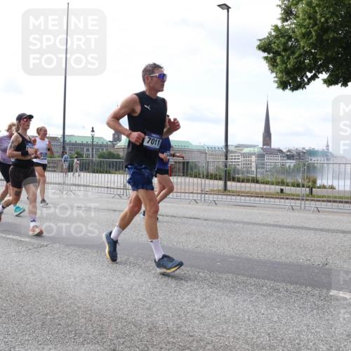 29.06.2025 - hella hamburg halbmarathon Lena Gebhardt http://msf.ph/oto/8415406 29.06.2025 10:17:32 Lombardsbrücke 4852, 729, 3351, 7011, 1015, 1083, 1137, 1204, 1274, 1298, 1348, 1356, 1458, 1477, 1749, 1795, 2094, 2259, 2305, 2548, 2860, 2908, 3138, 3210, 3292, 3464, 3466, 3802, 3803, 4194, 4218, 4852, 5002, 5023, 5390, 5611, 5733, 5929, 5930, 5995, 6126, 6128, 6254, 6336, 6352, 6520, 6522, 6786, 7011, 7258, 7291, 7410, 7413, 7445, 7566, 7647, 7844, 7945, 8144, 8210, 8253, 8309, 8351, 8433, 8558, 8895, 8983, 9152, 9259, 9400, 9798, 9848 meine-sportfotos.de