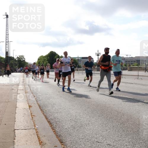 29.06.2025 - hella hamburg halbmarathon Lena Gebhardt http://msf.ph/oto/8415408 29.06.2025 09:50:52 Lombardsbrücke 14274, 3056, 14924, 15556, 1209, 1256, 1358, 1441, 1677, 1688, 1697, 1700, 1882, 1962, 2546, 2579, 2675, 2719, 2826, 3056, 3626, 3947, 4205, 4229, 4380, 4888, 4889, 4893, 5026, 5087, 5275, 5387, 5472, 5506, 5508, 5745, 5752, 5916, 6080, 6429, 6458, 6529, 6639, 6649, 6686, 6687, 7026, 7110, 7116, 7284, 7635, 8091, 8122, 8574, 8958, 8966, 9116, 9365, 9380, 9833, 10064, 10193, 10218, 10415, 10469, 10783, 10922, 11281, 11284, 11305, 11379 meine-sportfotos.de
