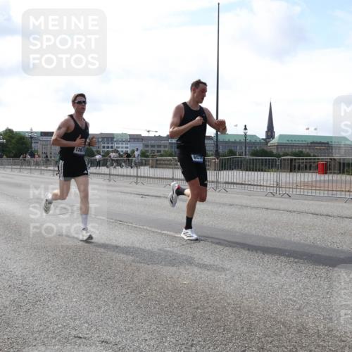 29.06.2025 - hella hamburg halbmarathon Lena Gebhardt http://msf.ph/oto/8415420 29.06.2025 09:40:15 Lombardsbrücke 6447, 1267, 6530, 34, 35, 52, 53, 54, 2144, 2659, 3720, 6380, 6530, 9255, 9447, 10650, 11678, 12678, 14302, 14717, 14933, 15495, 16068, 16120, 16245, 16988, 17402, 19075 meine-sportfotos.de