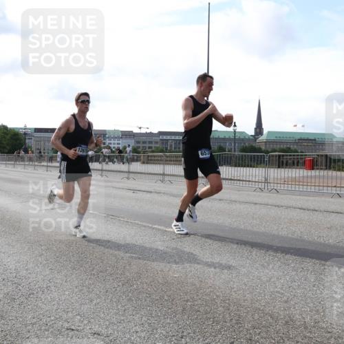 29.06.2025 - hella hamburg halbmarathon Lena Gebhardt http://msf.ph/oto/8415438 29.06.2025 09:40:15 Lombardsbrücke 12678, 653, 34, 35, 52, 53, 54, 2144, 2659, 3720, 6380, 6530, 9255, 9447, 10650, 11678, 12678, 14302, 14717, 14933, 15495, 16068, 16120, 16245, 16988, 17402, 19075 meine-sportfotos.de
