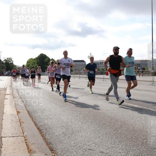 29.06.2025 - hella hamburg halbmarathon Lena Gebhardt http://msf.ph/oto/8415447 29.06.2025 09:50:52 Lombardsbrücke 14274, 18442, 3056, 14924, 415556, 1209, 1256, 1358, 1441, 1677, 1688, 1697, 1700, 1882, 1962, 2546, 2579, 2675, 2719, 2826, 3056, 3626, 3947, 4205, 4229, 4380, 4888, 4889, 4893, 5026, 5087, 5275, 5387, 5472, 5506, 5508, 5745, 5752, 5916, 6080, 6429, 6458, 6529, 6639, 6649, 6686, 6687, 7026, 7110, 7116, 7284, 7635, 8091, 8122, 8574, 8958, 8966, 9116, 9365, 9380, 9833, 10064, 10193, 10218, 10415, 10469, 10783, 10922, 11281, 11284, 11305, 11379 meine-sportfotos.de