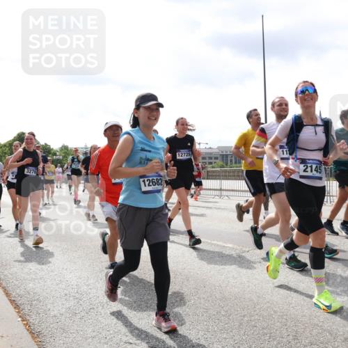 29.06.2025 - hella hamburg halbmarathon Lena Gebhardt http://msf.ph/oto/8415448 29.06.2025 10:42:15 Lombardsbrücke 12725, 11, 2145, 11617, 3276, 12682, 1039, 1150, 1360, 1624, 1648, 1712, 1752, 1929, 1957, 2069, 2134, 2145, 2523, 2580, 2974, 3276, 3326, 3459, 3460, 3568, 3605, 4329, 4353, 4735, 4736, 4885, 4891, 4892, 5403, 5419, 5432, 5671, 5810, 6136, 6137, 6153, 6320, 6430, 6436, 6618, 6828, 6837, 6846, 6917, 7040, 7260, 7357, 7477, 7557, 7666, 7955, 8014, 8443, 8459, 8525, 8526, 8712, 8816, 8908, 9008, 9223, 9370, 9467, 9980, 10027, 10532, 10623 meine-sportfotos.de