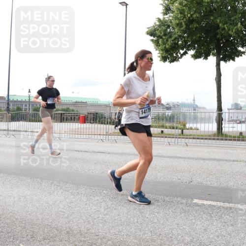 29.06.2025 - hella hamburg halbmarathon Lena Gebhardt http://msf.ph/oto/8415453 29.06.2025 10:26:14 Lombardsbrücke 14726, 1113, 14179, 1300, 1479, 3617, 4267, 4268, 4315, 4797, 4844, 5497, 6159, 6663, 6905, 7929, 8276, 8306, 8357, 8674, 8942, 10104, 10219, 11107, 11139, 11596, 11699, 11828, 11859, 12074, 12126, 12826, 12827, 12838, 12945, 12946, 13264, 14063, 14179, 14223, 14356, 14726, 14930, 16927, 17369, 17712, 18087, 19144 meine-sportfotos.de