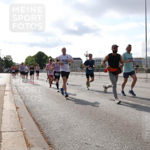 29.06.2025 - hella hamburg halbmarathon Lena Gebhardt http://msf.ph/oto/8415466 29.06.2025 09:50:52 Lombardsbrücke 14274, 18442, 305, 14924, 1209, 1256, 1358, 1441, 1677, 1688, 1697, 1700, 1882, 1962, 2546, 2579, 2675, 2719, 2826, 3056, 3626, 3947, 4205, 4229, 4380, 4888, 4889, 4893, 5026, 5087, 5275, 5387, 5472, 5506, 5508, 5745, 5752, 5916, 6080, 6429, 6458, 6529, 6639, 6649, 6686, 6687, 7026, 7110, 7116, 7284, 7635, 8091, 8122, 8574, 8958, 8966, 9116, 9365, 9380, 9833, 10064, 10193, 10218, 10415, 10469, 10783, 10922, 11281, 11284, 11305, 11379 meine-sportfotos.de